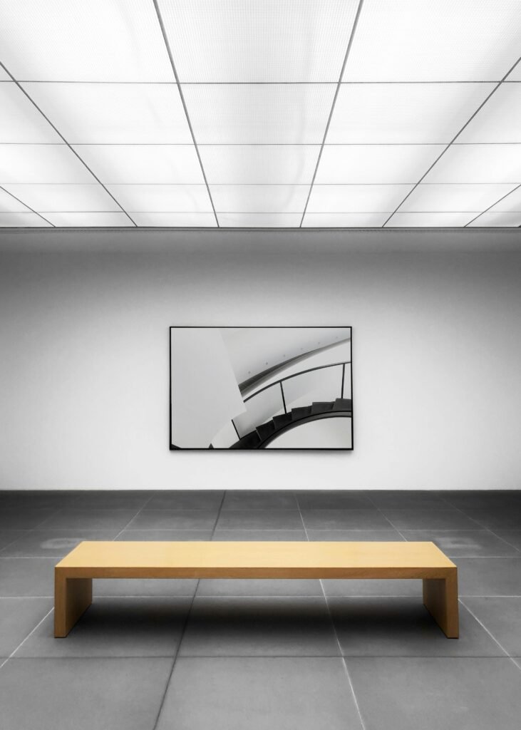 Home Minimalist art gallery in Nuremberg showcasing modern artwork with sleek design and spacious layout.