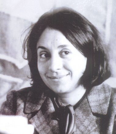 Archival portrait of Safia Farhat, Tunisian artist, shown alongside one of her vibrant tapestries featuring bold geometric patterns and cultural motifs, symbolizing her role as a pioneer of modern Tunisian art and women’s leadership in the arts.